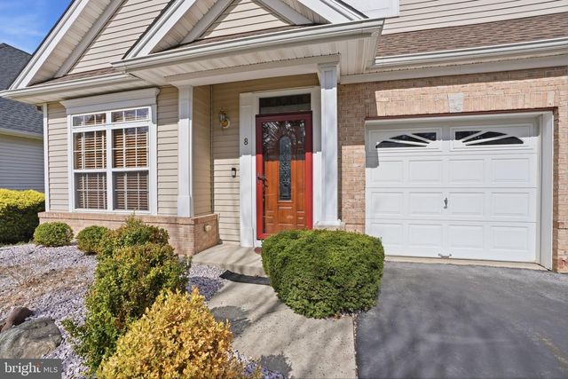 8 CARDINALFLOWER LA, West Windsor, NJ 08550