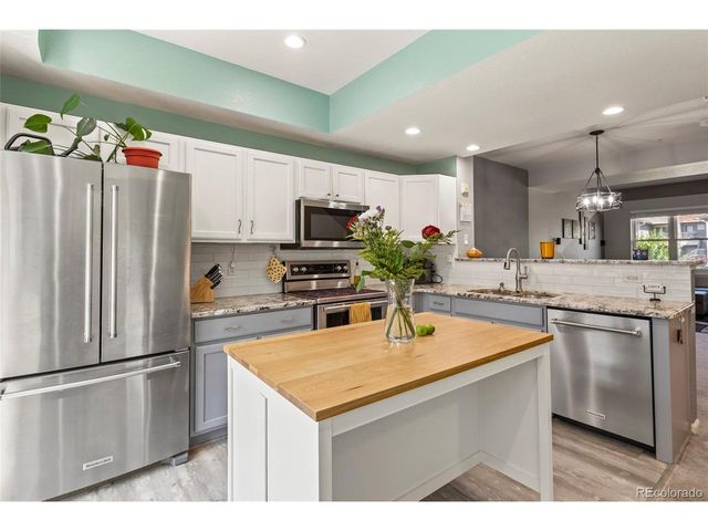 18727 E Yale Cir D, Aurora, CO 80013
