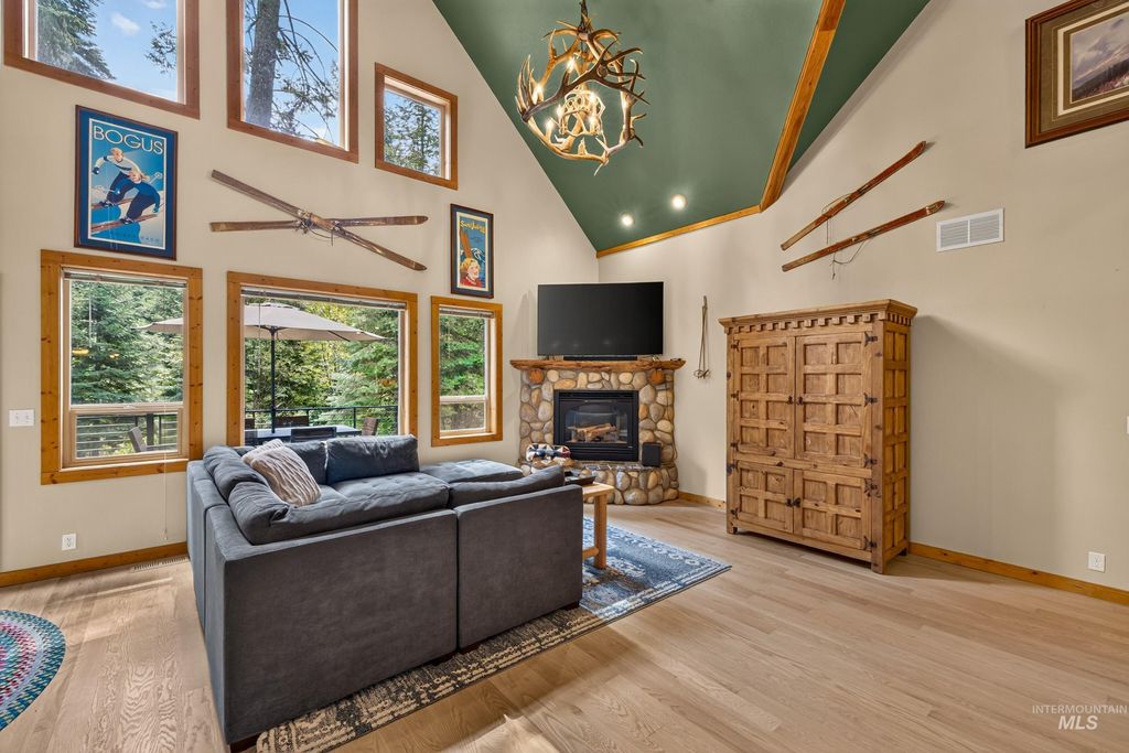 1190 Majestic View Drive, McCall, ID 83638 photo 3