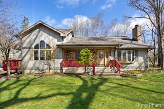 7724 W Lake Drive, Morton Twp, MI 49346