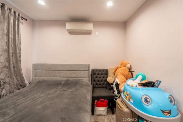 7647 Amestoy Avenue, Van Nuys, CA 91406