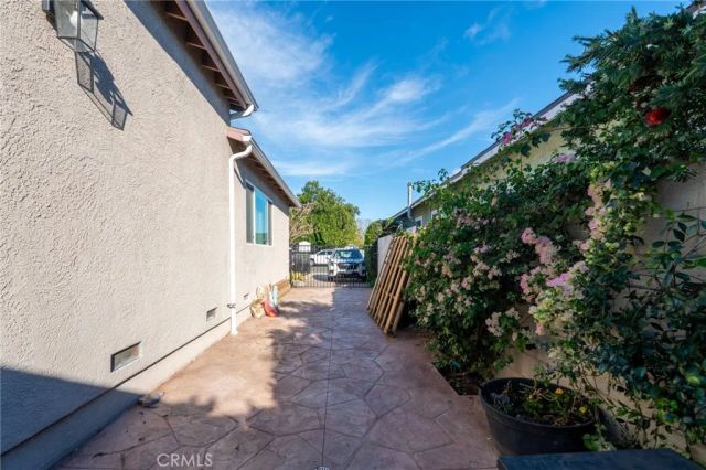 7647 Amestoy Avenue, Van Nuys, CA 91406