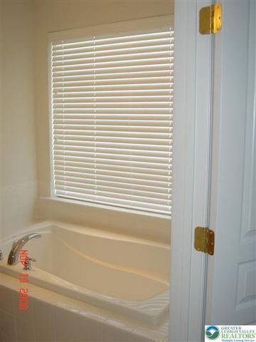 5249 Chandler Way, South Whitehall Twp, PA 18069