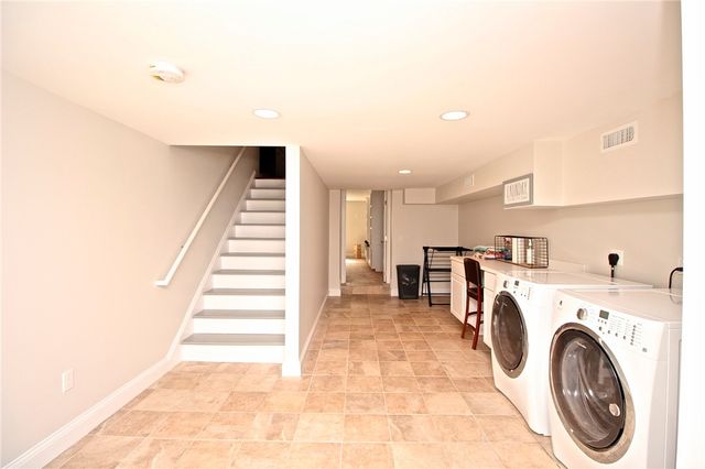 190 Coggeshall Avenue, Newport, RI 02840