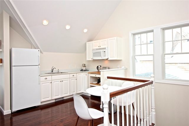 190 Coggeshall Avenue, Newport, RI 02840
