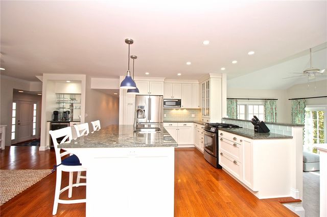 190 Coggeshall Avenue, Newport, RI 02840