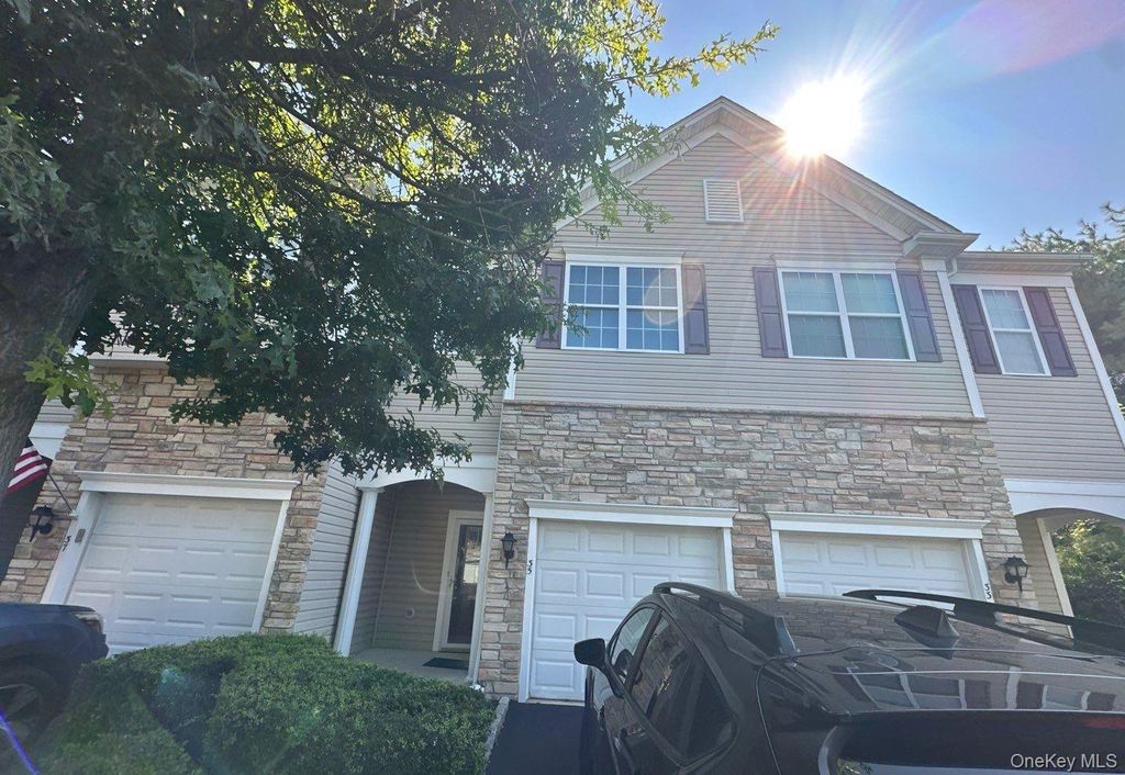 35 Sugar Pine Lane, Bay Shore, NY 11706 — photo 2