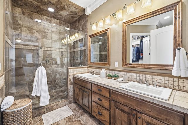 150 St Andrews Loop, Kerrville, TX 78028