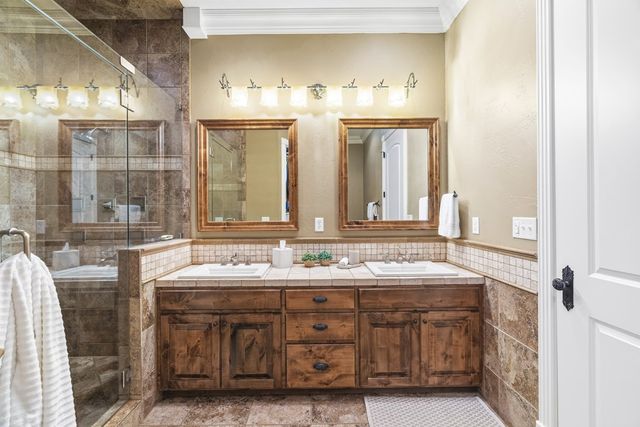 150 St Andrews Loop, Kerrville, TX 78028