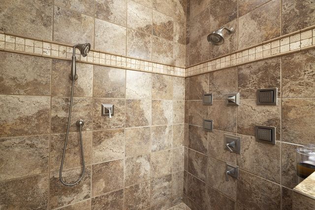 150 St Andrews Loop, Kerrville, TX 78028