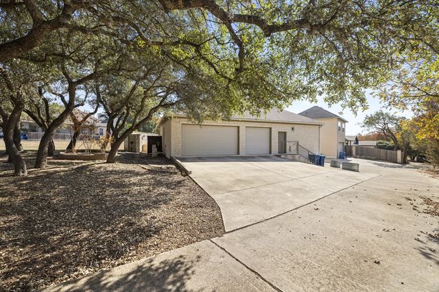 150 St Andrews Loop, Kerrville, TX 78028
