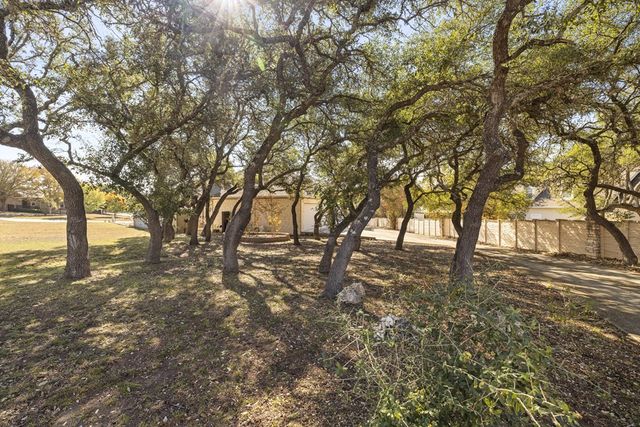 150 St Andrews Loop, Kerrville, TX 78028