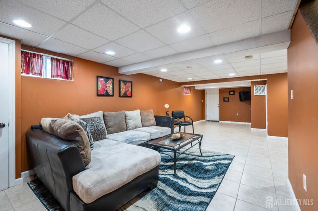 28 Bradford Road E, East Brunswick, NJ 08816