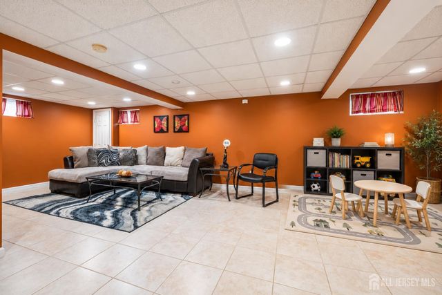 28 Bradford Road E, East Brunswick, NJ 08816