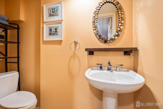 28 Bradford Road E, East Brunswick, NJ 08816