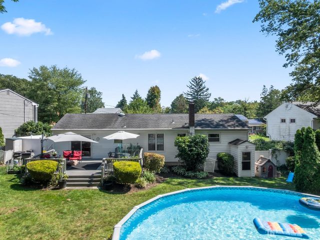 28 Bradford Road E, East Brunswick, NJ 08816