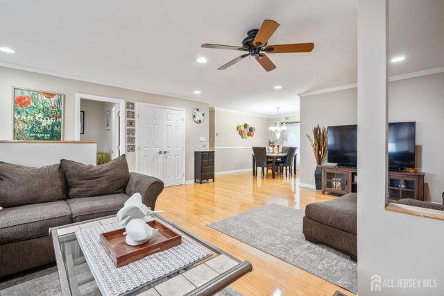 28 Bradford Road E, East Brunswick, NJ 08816