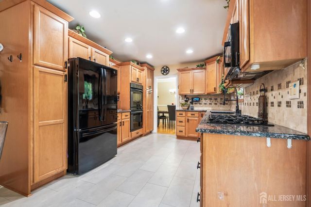 28 Bradford Road E, East Brunswick, NJ 08816