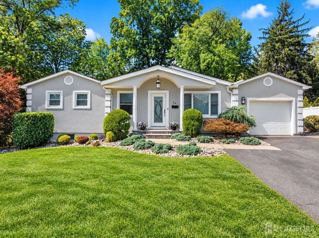 28 Bradford Road E, East Brunswick, NJ 08816