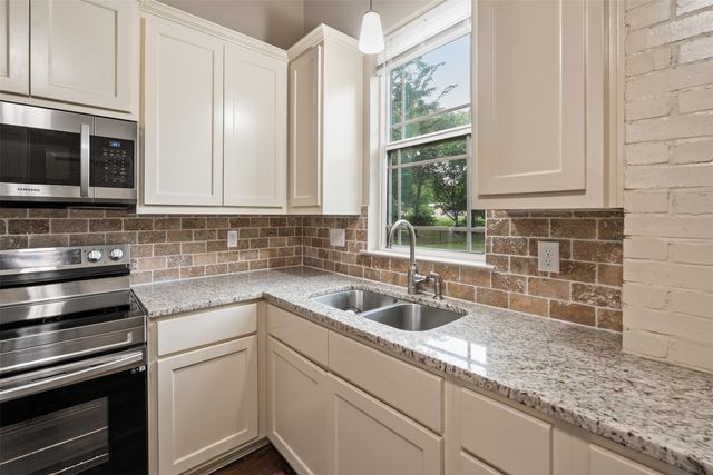 503 E 13th Street, Kemp, TX 75143