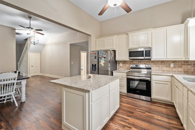 503 E 13th Street, Kemp, TX 75143