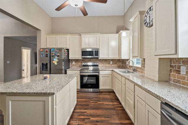 503 E 13th Street, Kemp, TX 75143