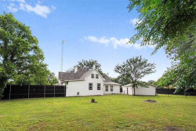 503 E 13th Street, Kemp, TX 75143