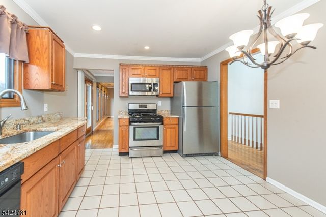 1 Old Timbers Ct, Roxbury Twp., NJ 07847