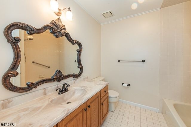 1 Old Timbers Ct, Roxbury Twp., NJ 07847