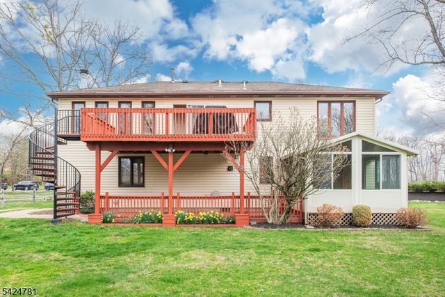 1 Old Timbers Ct, Roxbury Twp., NJ 07847