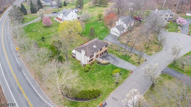 1 Old Timbers Ct, Roxbury Twp., NJ 07847