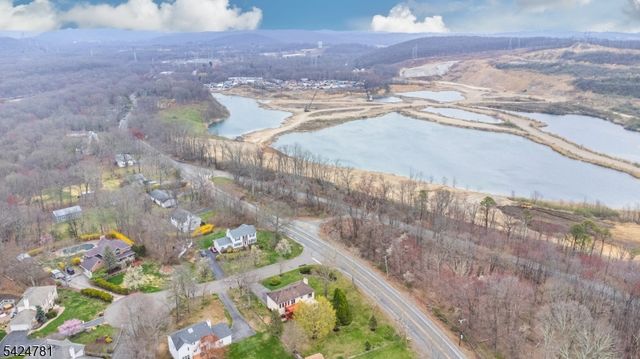 1 Old Timbers Ct, Roxbury Twp., NJ 07847