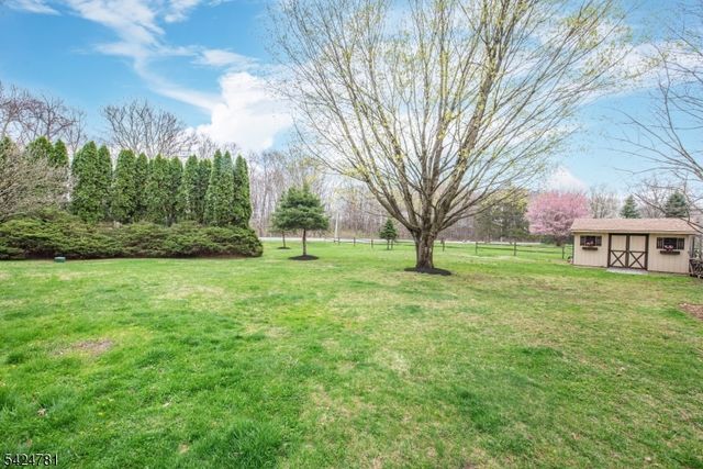 1 Old Timbers Ct, Roxbury Twp., NJ 07847