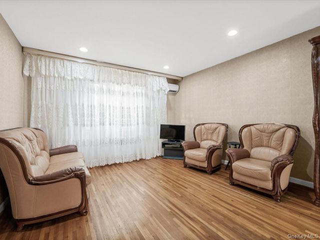 15314 76th Road, Flushing, NY 11367