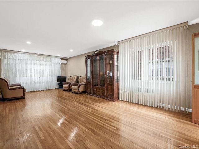 15314 76th Road, Flushing, NY 11367