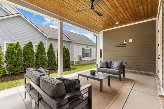 998 Spruce Ridge Ln, Spring Hill, TN 37174