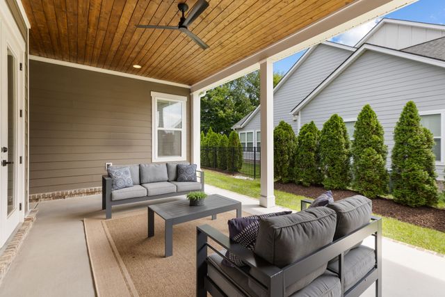 998 Spruce Ridge Ln, Spring Hill, TN 37174