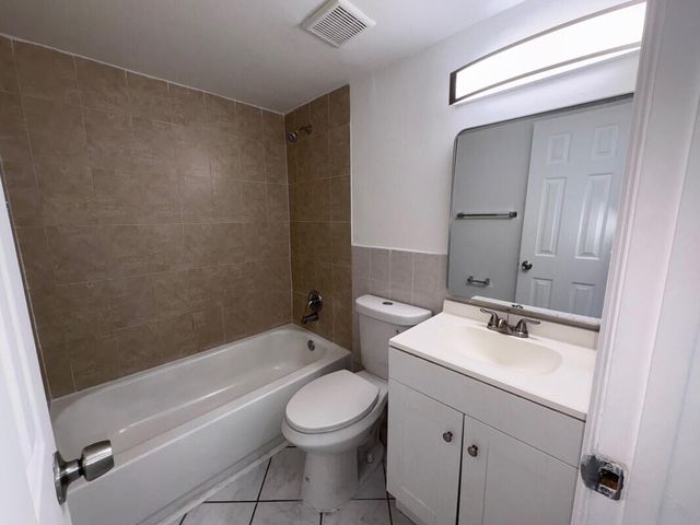 1095 W 77th Street 209, Hialeah, FL 33014