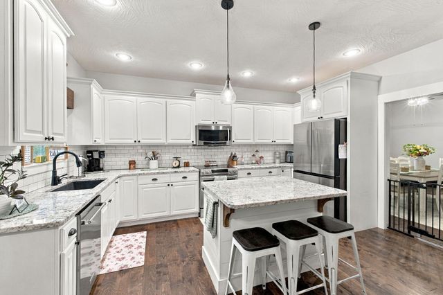 3512 N Brinnsfield Drive, Ozark, MO 65721