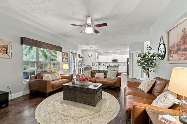 3512 N Brinnsfield Drive, Ozark, MO 65721
