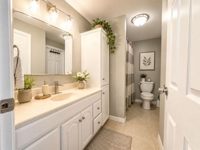 645 Robbins Ave 53, Dracut, MA 01826