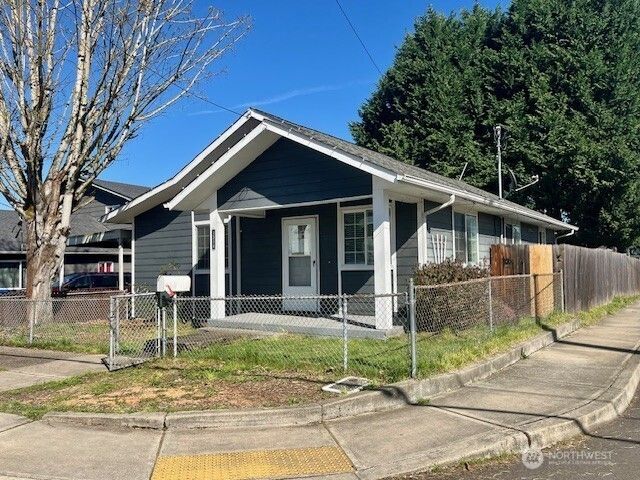 1314 S 4th Avenue, Kelso, WA 98626
