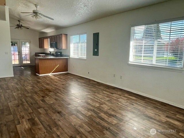 1314 S 4th Avenue, Kelso, WA 98626