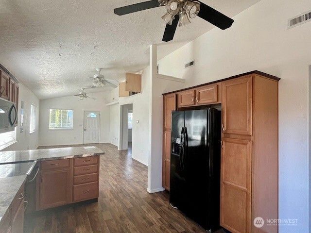 1314 S 4th Avenue, Kelso, WA 98626