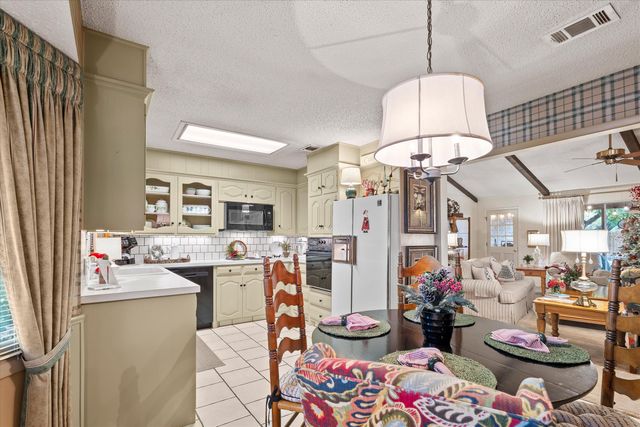 227 Cottonwood Lane, Levelland, TX 79336