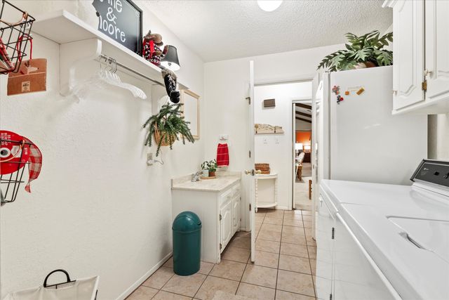 227 Cottonwood Lane, Levelland, TX 79336