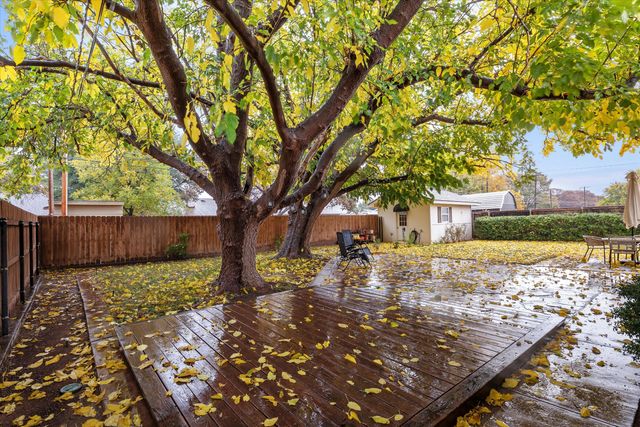 227 Cottonwood Lane, Levelland, TX 79336