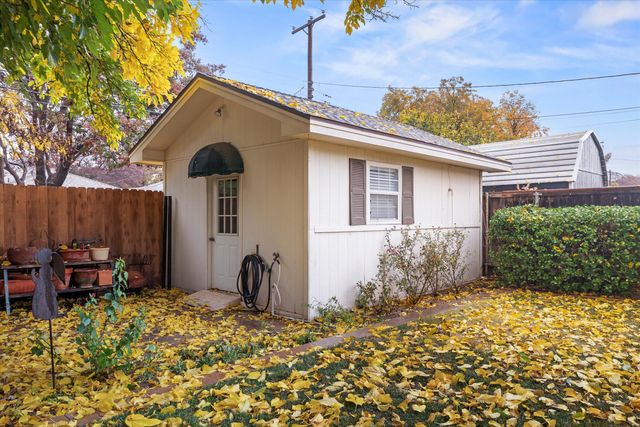 227 Cottonwood Lane, Levelland, TX 79336