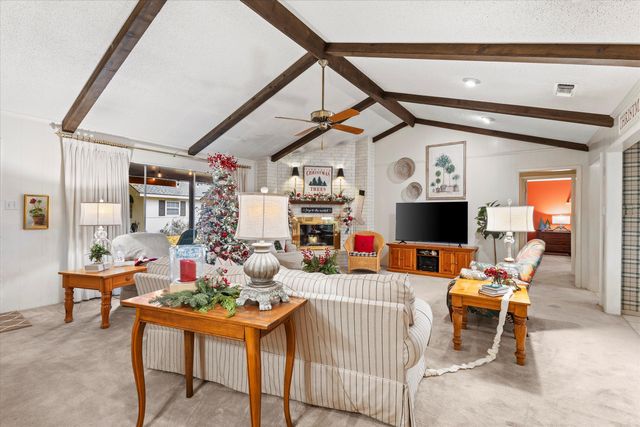 227 Cottonwood Lane, Levelland, TX 79336