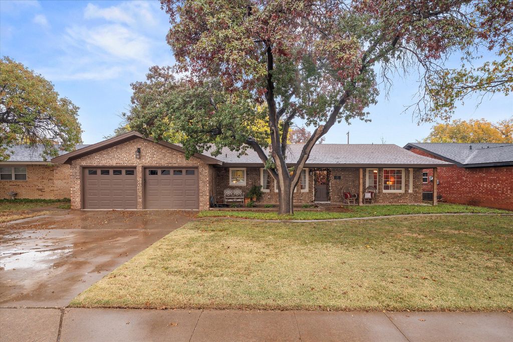 227 Cottonwood Lane, Levelland, TX 79336